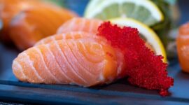 Salmon salah satu ikan yang dapat membantu mempertahankan kadar kolesterol baik. (Pexels/Valeria Boltneva)