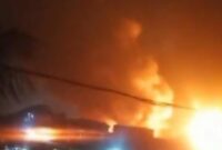 Pada Jumat malam (3/3/2023), sekitar pukul 20.20 WIB, pipa bahan bakar minyak Pertamina di kawasan Depo Plumpang di Jalan Tanah Merah Bawah RT 012/09 Koja, Jakarta Utara, terbakar. (Instagram.com/@humasjakfire)
