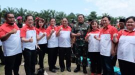 Ketua Umum INTI Teddy Sugianto beserta jajaran pengurus bersama Panglima TNI Laksamana Yudo Margono di Caruban, kabupaten Madiun, Jawa Timur