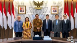 Menko Perekonomian Airlangga Hartarto menerima kunjungan Wakil Ketua The 14th National CPPCC yang juga menjabat Ketua Federasi Industri dan Perdagangan Tiongkok Mr. Gao Yunlong. (Dok. Ekon.go.id) 
 