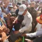 Ketua Umum Partai Gerindra Prabowo Subianto saat bersama Masyarakat. (Facbook.com/@Prabowo Subianto)
