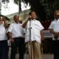 Capres Koalisi Indonesia Maju, Prabowo Subianto, bersama para aktivis 98 yang tergabung dalam 'Masyarakat 08' di Kertanegara. (Dok. Tim Media Prabowo) 
