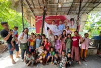 Relawan Trisakti 08 Bagi-bagi 1000 Roti dan Susu. (Dok, Tim Relawan Prabowo-Gibran)

