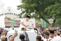 Calon presiden nomor urut 2 Prabowo Subianto menuju titik lokasi acara Doa Bersama dengan 2000 Kiai se-Banten Jawa Barat. (Dok. Tim Media Prabowo-Gibran)