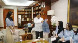 Capres nomor urut 2, Prabowo Subianto saat menerima deklarasi dukungan dari Komunitas Bakti Untuk Rakyat di Rumah Kertanegara, Jakarta Selatan. (Dok. TKN Prabowo Gibran)

