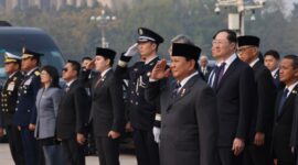 Hormati Pahlawan, Presiden Prabowo Subianto Letakkan Bunga di Monumen Pahlawan Rakyat Tiananmen