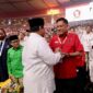 Momen Prabowo Subianto Sapa dan Peluk Perwakilan PDI Perjuangan di HUT Partai Gerindra